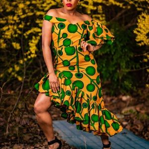 Dress with detachable train